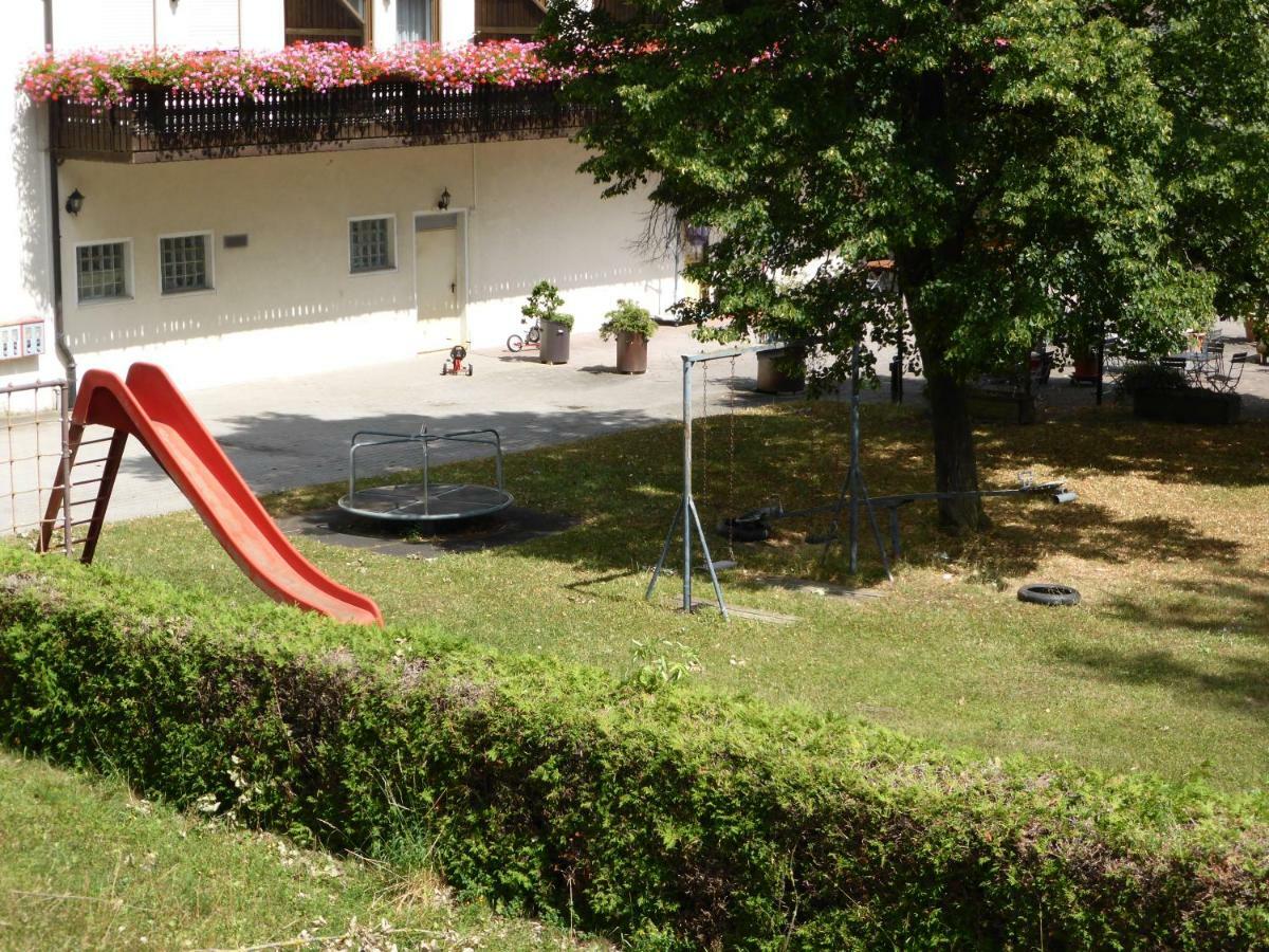 Hotel-Gasthof "Zum Bartl" Sulzbach-Rosenberg Exterior photo